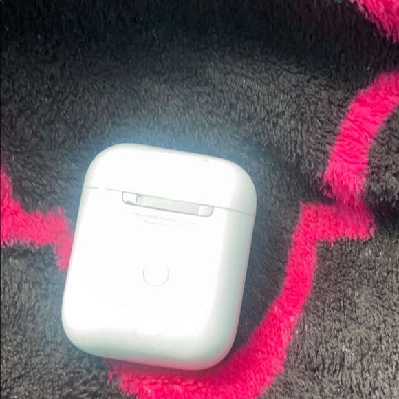 AirPod case - Picture 2 of 2